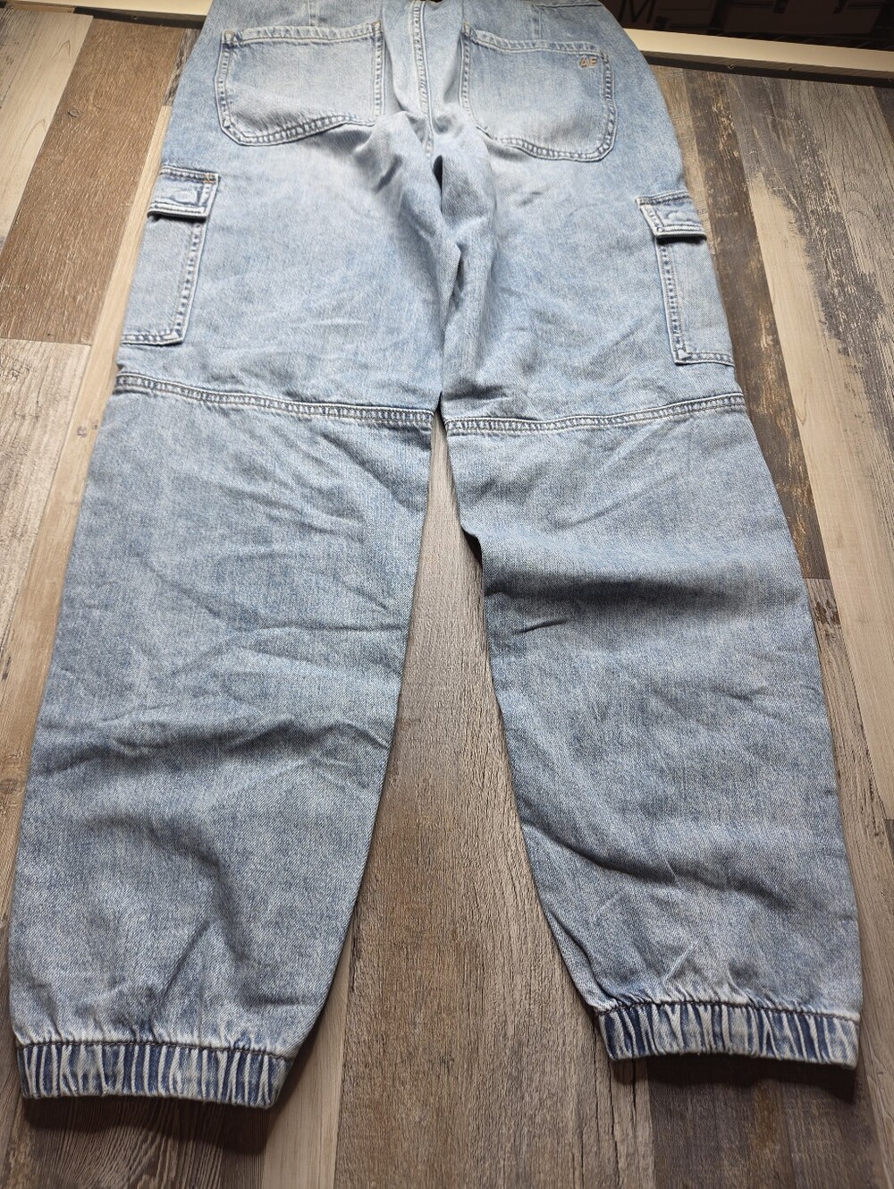 American Eagle NEW Jeans Jogger Ice Blue Size 4 27W Cargo - Picture 12 of 12